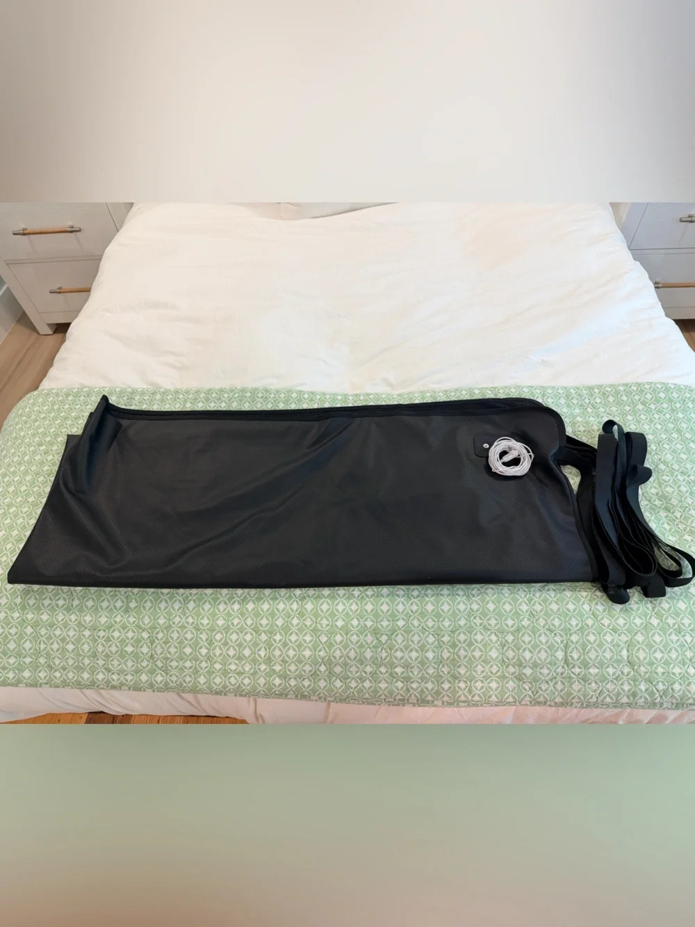 Grounding Black Mat with Straps fits full/queen size mattress